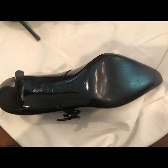 Roger Vivier Black Pumps with Bow - Picture 3 of 5